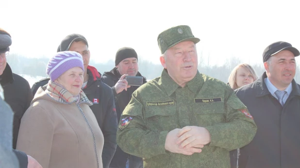 Александр Карлин проверил, как готовятся к паводку в селах Бийского и Красногорского района.