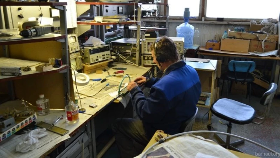 Барнаульский радиозавод после пожара.