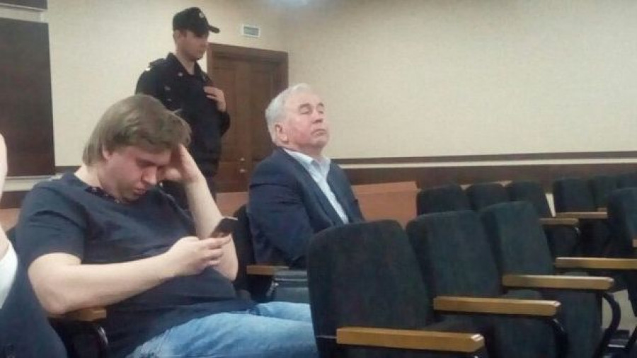 Дмитрий Савинцев во время оглашения приговора отцу.