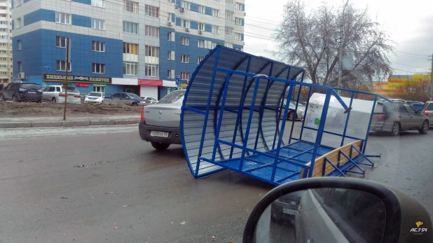 Последствия штормового ветра в Новосибирске.