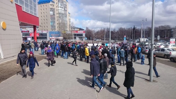 В Барнауле прошел митинг в поддержку задержанных на митингах.