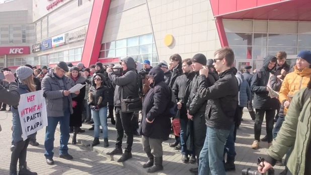 В Барнауле прошел митинг в поддержку задержанных на митингах.