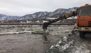 Борьба с затором на реке. Паводок-2017 на Алтае.