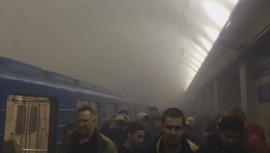 В метро Санкт-Петербурга прогремели взрывы.
