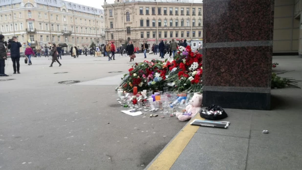 Петербург на следующий день после теракта в метро.