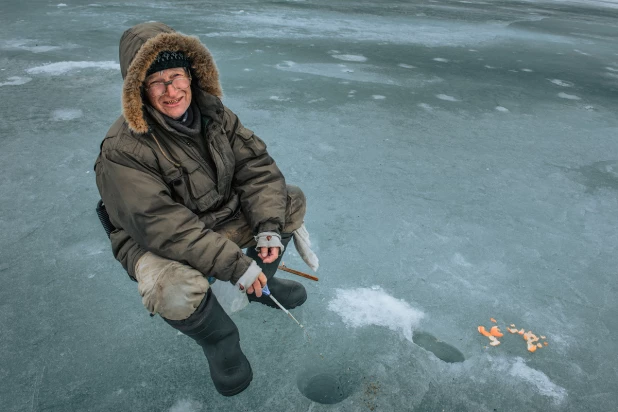 Подледная рыбалка весной на Алтае.