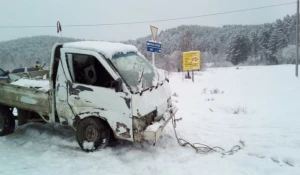 В Кызыл-Озёке столкнулись два грузовичка. 6 апреля 2017 года.