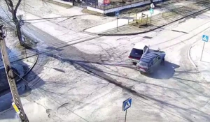 ДТП в Бийске на перекрестке улиц Ленинградской и Горно-Алтайской. 8 апреля 2017 года.