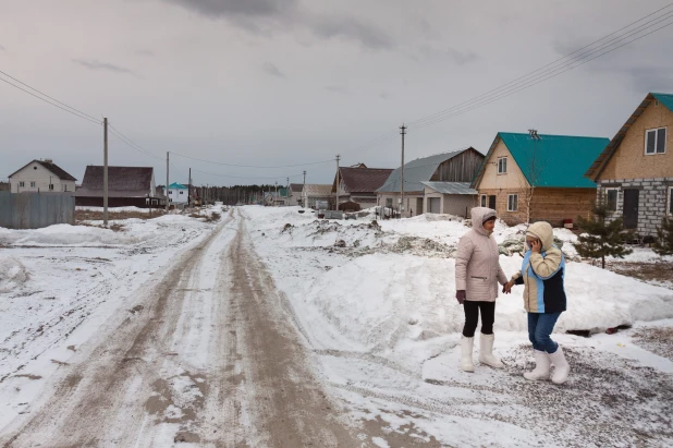 Жители поселка Лесной добиваются проведения уличного освещения. 