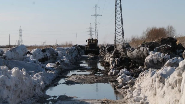 МЧС устраняет последствия подтопления в Рубцовске.