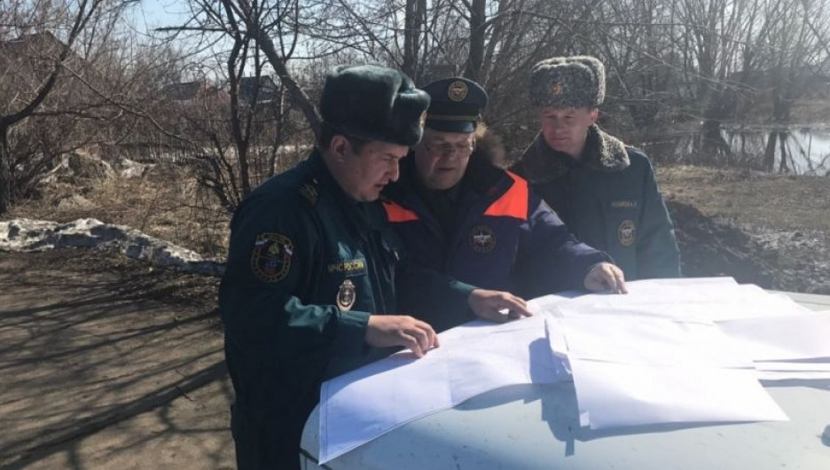 МЧС устраняет последствия подтопления в Рубцовске.