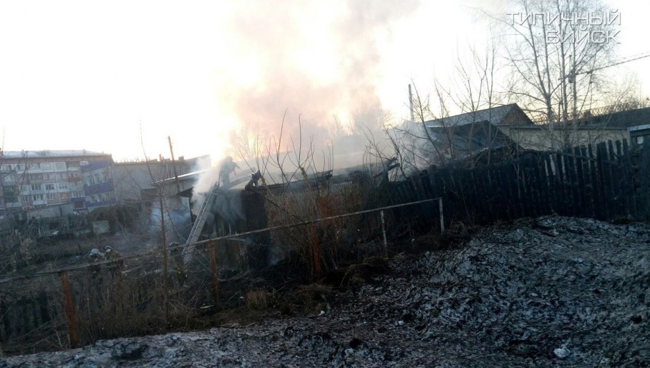 Пожар в Бийске на улице Прибыткова.