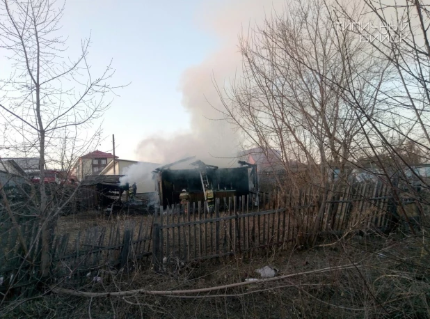 Пожар в Бийске на улице Прибыткова.