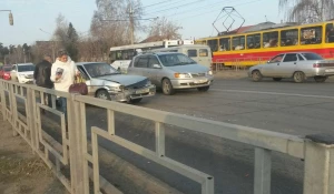 ДТП в Барнауле утром 13 апреля 2017.