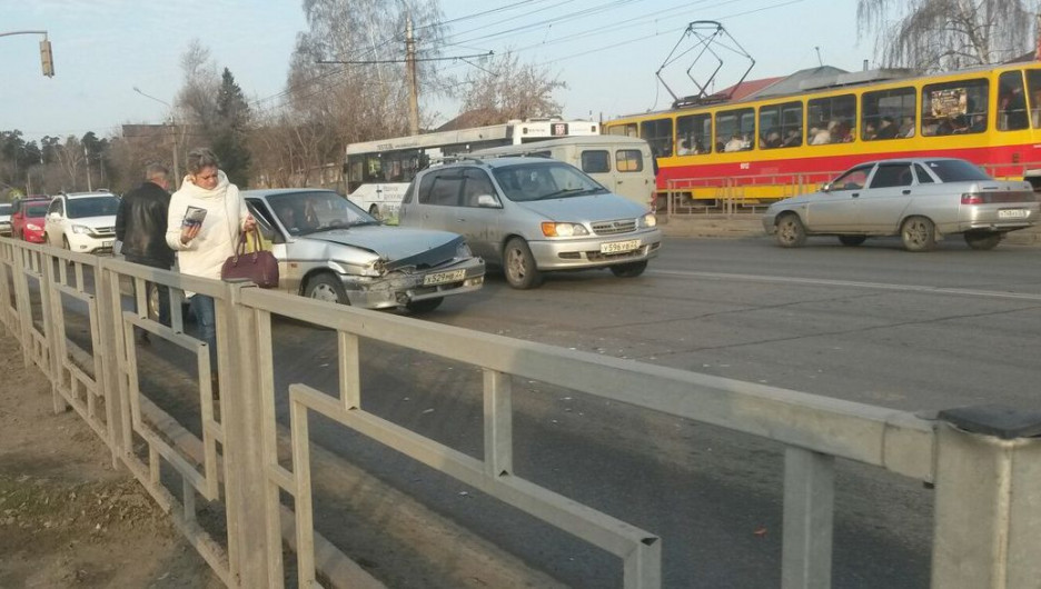 ДТП в Барнауле утром 13 апреля 2017.