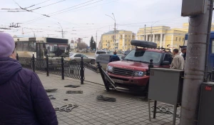 ДТП на площади Октября. Барнаул, 14 апреля 2017 года.