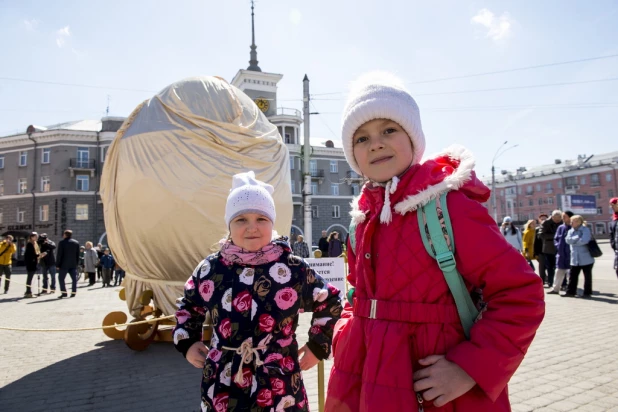 Освящение символа пасхи в Барнауле.