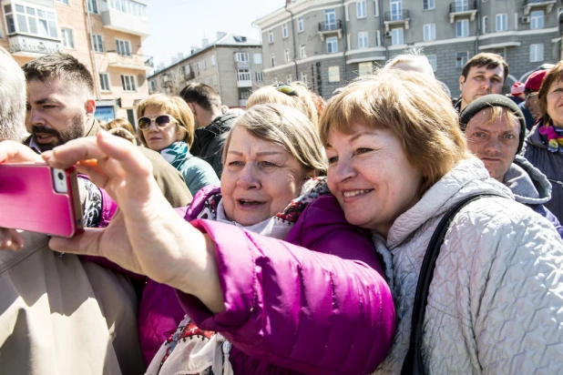 Освящение символа пасхи в Барнауле.