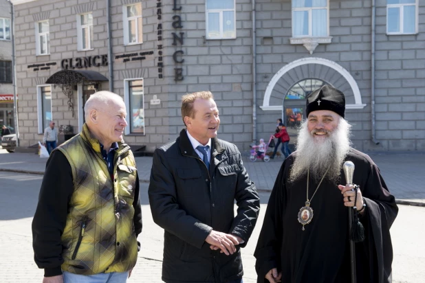 Освящение символа пасхи в Барнауле.