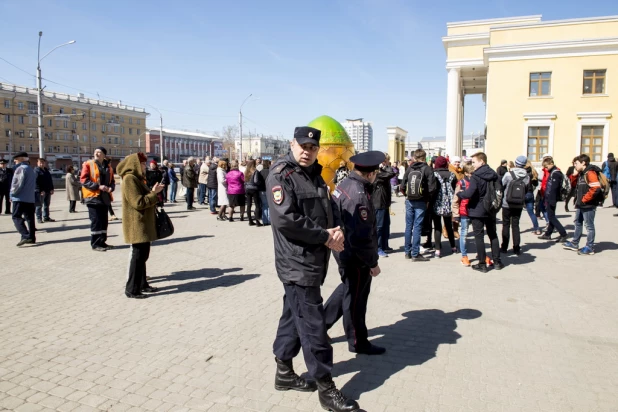 Освящение символа пасхи в Барнауле.