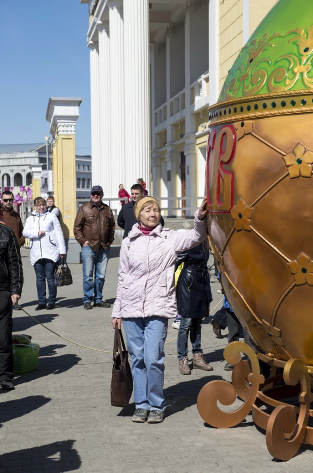 Освящение символа пасхи в Барнауле.