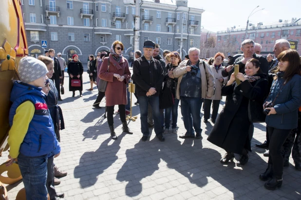 Освящение символа пасхи в Барнауле.