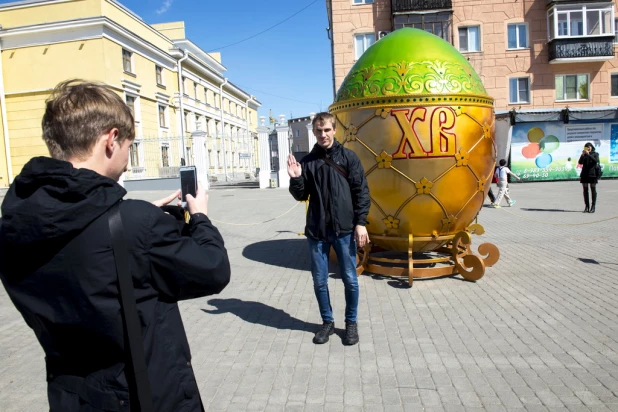 Освящение символа пасхи в Барнауле.