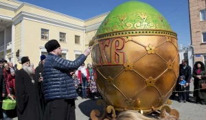 Освящение символа Пасхи в Барнауле