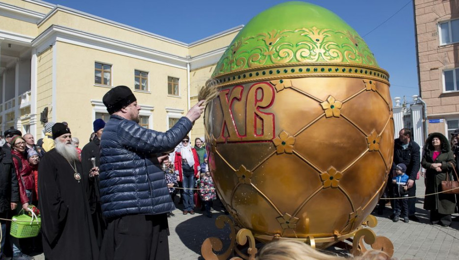 Освящение символа Пасхи в Барнауле