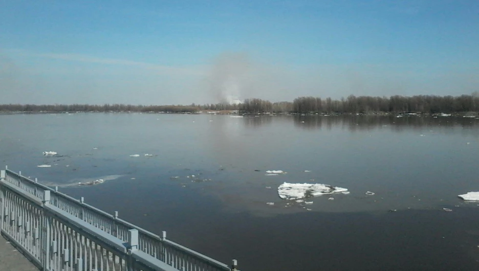 Пожар на правом берегу Оби.