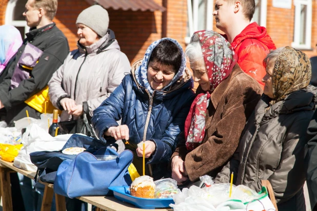 Освящение куличей и пасхальных яиц.