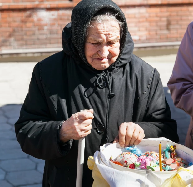 Освящение куличей и пасхальных яиц.