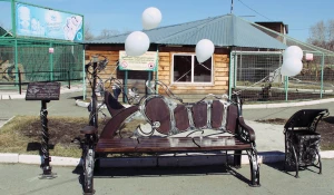 Открытие скамейки добра в Барнауле.