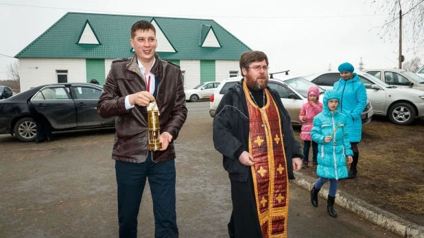 Доставка Благодатного огня.