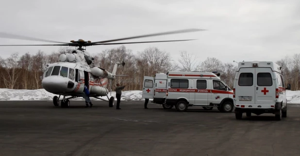 Зарубежные туристы пострадали при жесткой посадке вертолета.