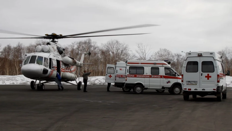 Зарубежные туристы пострадали при жесткой посадке вертолета.