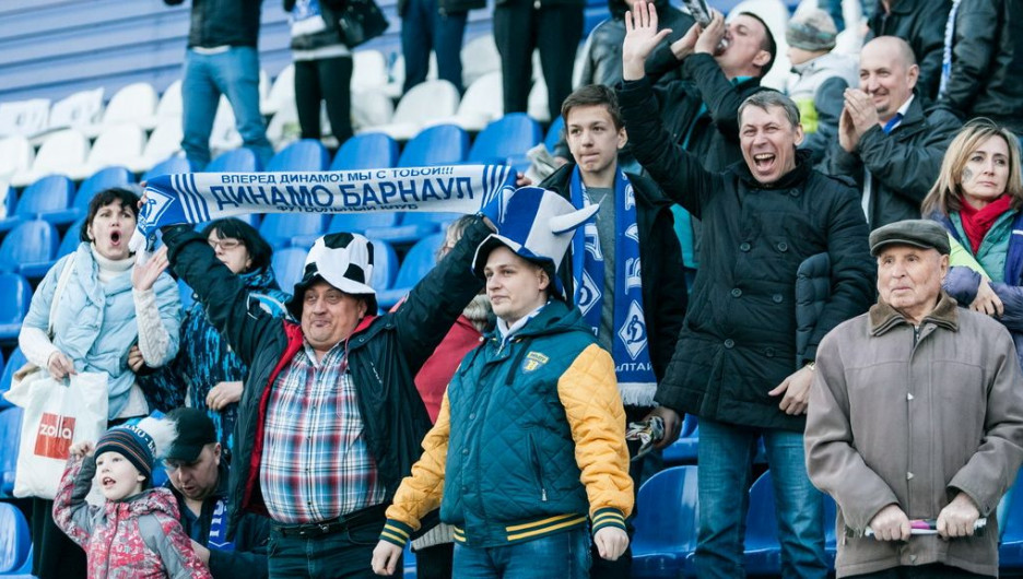 Барнаульское "Динамо" провело первый домашний матч в этом году 