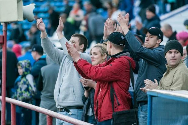 Барнаульское "Динамо" провело первый домашний матч в этом году 