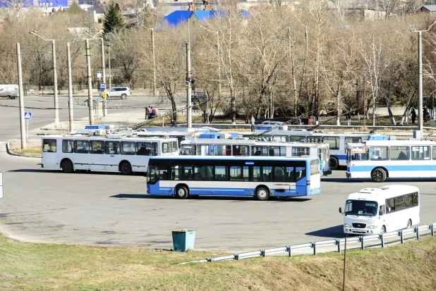 Обь в районе Речного вокзала в Барнауле. 21 апреля 2017.