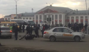 Погоня за мотоциклистом закончилась на вокзале. Барнаул, 23 апреля 2017 года.