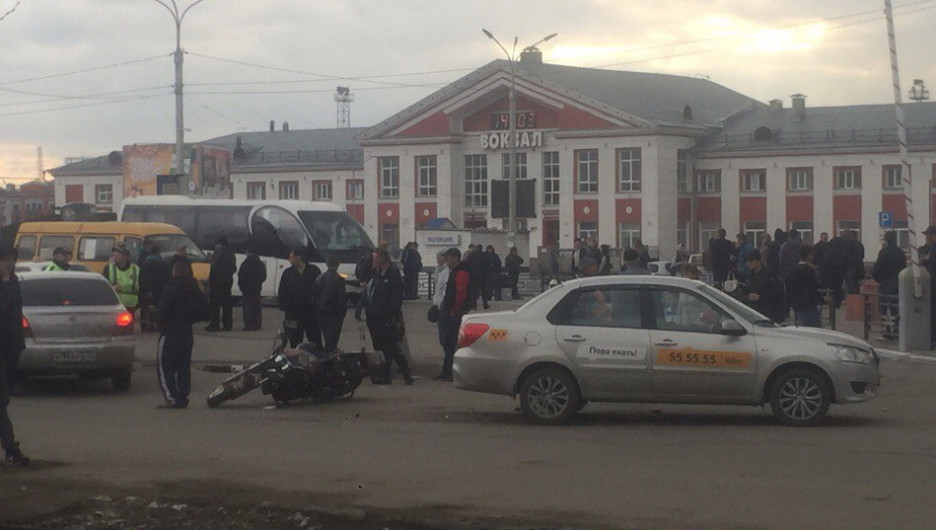 Погоня за мотоциклистом закончилась на вокзале. Барнаул, 23 апреля 2017 года.