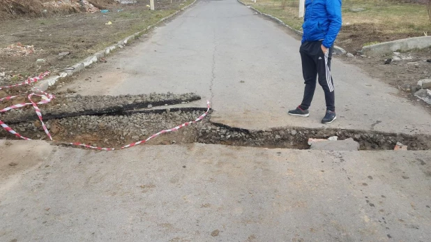 Перекопанная дорога на ул. Жасминная