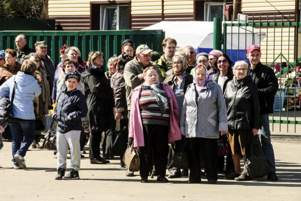 Родительский день в Барнауле. Власихинское кладбище