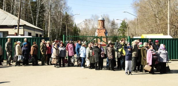 Родительский день в Барнауле. Власихинское кладбище