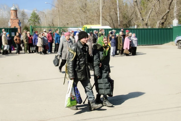 Родительский день в Барнауле. Власихинское кладбище