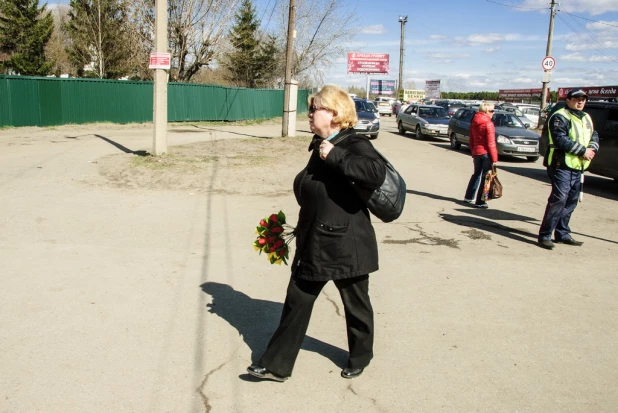 Родительский день в Барнауле. Власихинское кладбище