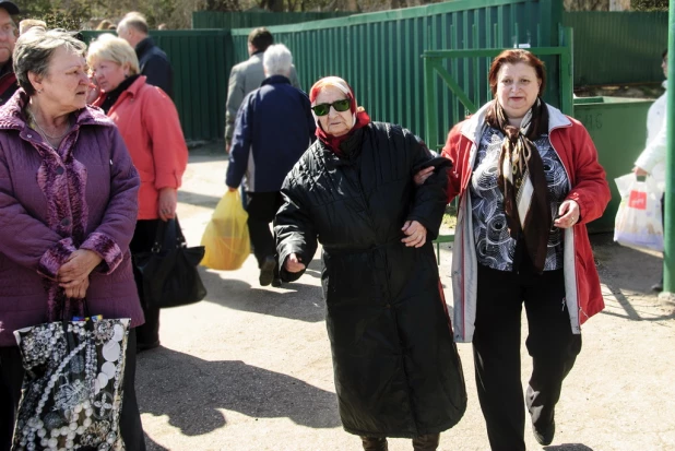 Родительский день в Барнауле. Власихинское кладбище