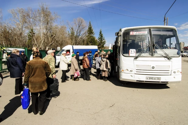 Родительский день в Барнауле. Власихинское кладбище