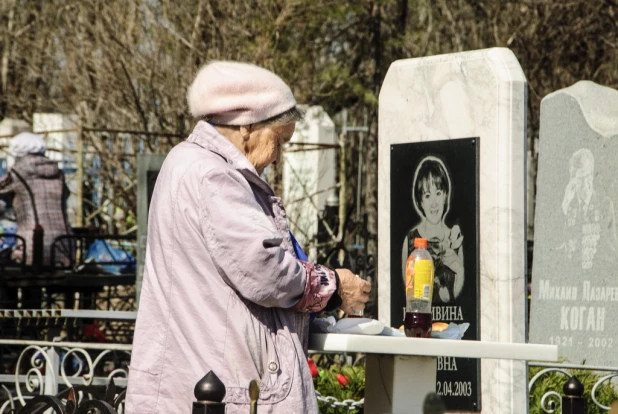 Родительский день в Барнауле. Власихинское кладбище