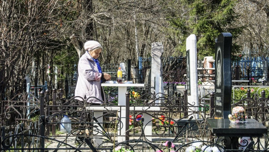 Посещают ли кладбище в воскресенье